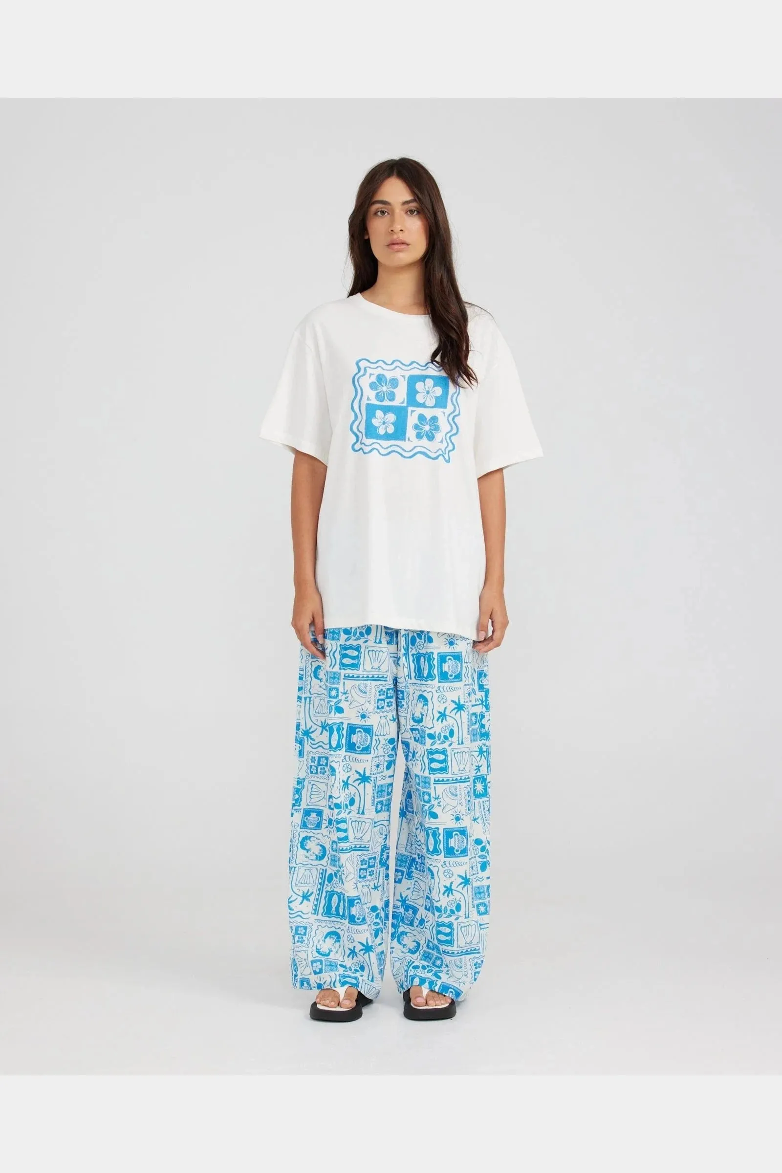 CHARLIE HOLIDAY tile floral boyfriend tee - white