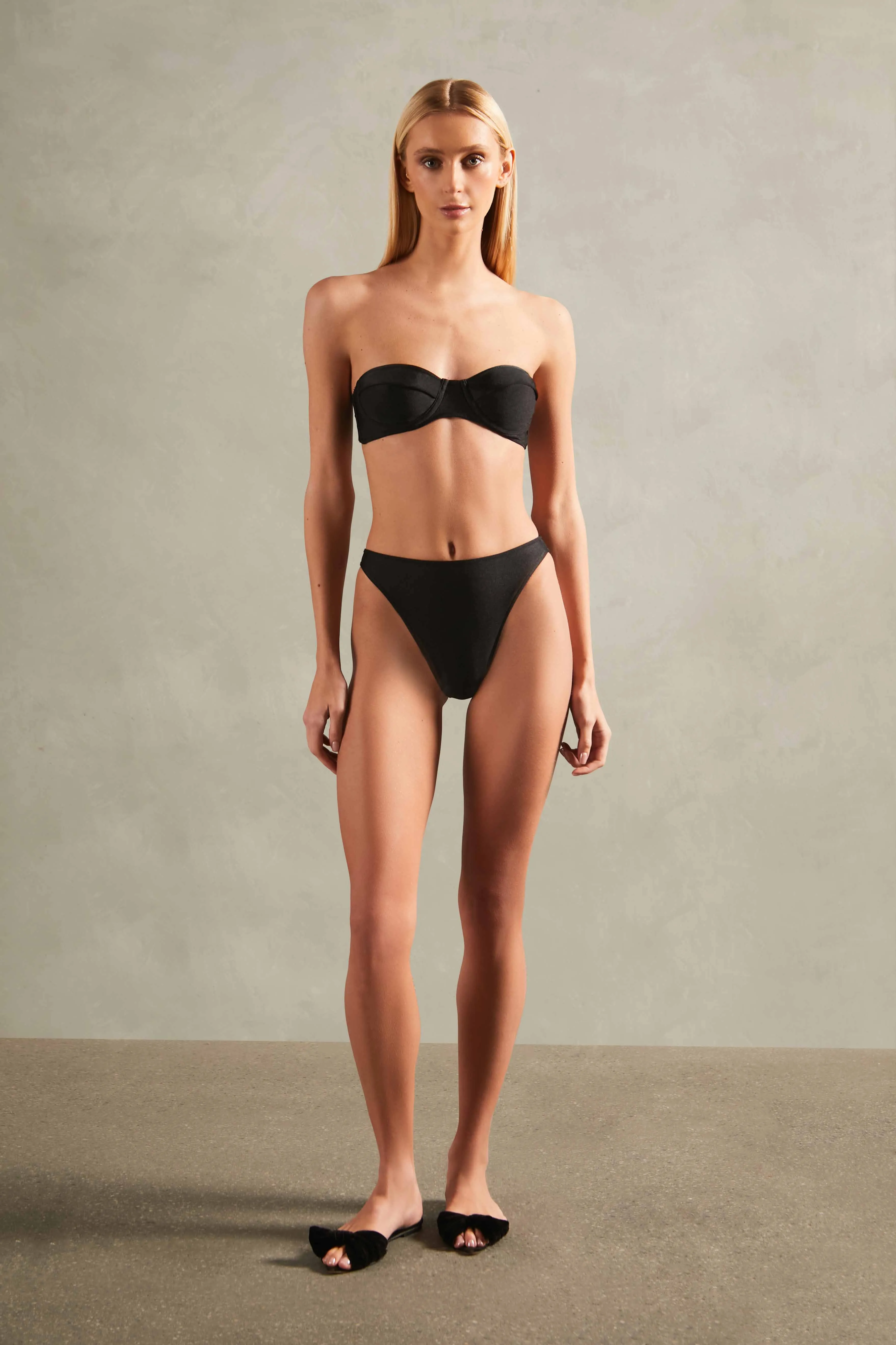 Timeless High-Leg Strapless Bikini